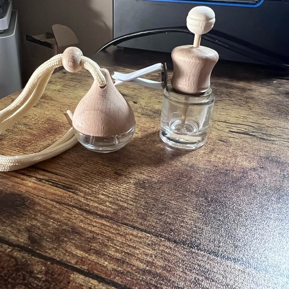 Set of 2 car freshener filled with oil - Picture 2 of 2